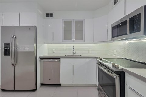 Copropriété à vendre à Sunny Isles Beach, Floride: 2 chambres, 126.07 m2 № 1348079 - photo 5