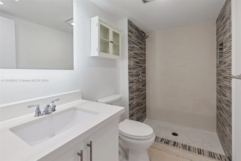 Condo in Sunny Isles Beach, Florida, 2 bedrooms  № 1348079 - photo 13