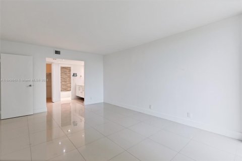 Copropriété à vendre à Sunny Isles Beach, Floride: 2 chambres, 126.07 m2 № 1348079 - photo 4