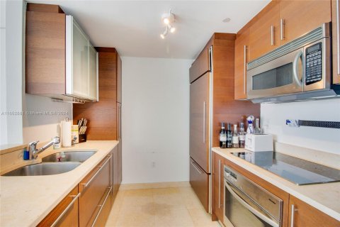 Condo in Miami Beach, Florida, 1 bedroom  № 1348125 - photo 4