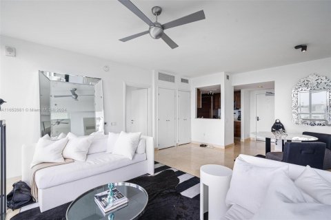 Condo in Miami Beach, Florida, 1 bedroom  № 1348125 - photo 3