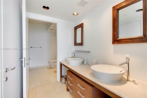 Condo in Miami Beach, Florida, 1 bedroom  № 1348125 - photo 11