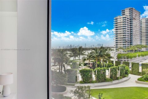 Condo in Miami Beach, Florida, 1 bedroom  № 1348125 - photo 2