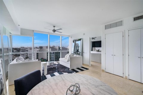 Condo in Miami Beach, Florida, 1 bedroom  № 1348125 - photo 13