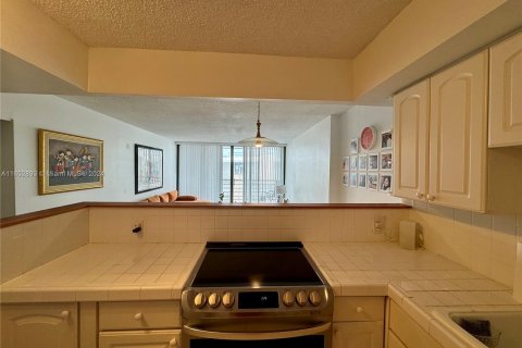 Condo in Aventura, Florida, 1 bedroom  № 1348126 - photo 5