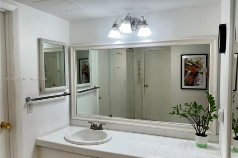 Condo in Aventura, Florida, 1 bedroom  № 1348126 - photo 7