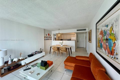 Condo in Aventura, Florida, 1 bedroom  № 1348126 - photo 1