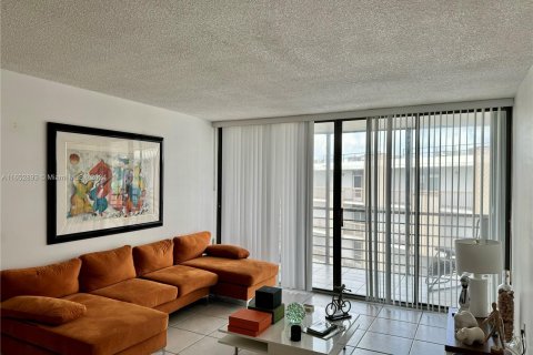 Condo in Aventura, Florida, 1 bedroom  № 1348126 - photo 2