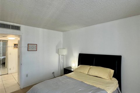 Condo in Aventura, Florida, 1 bedroom  № 1348126 - photo 8