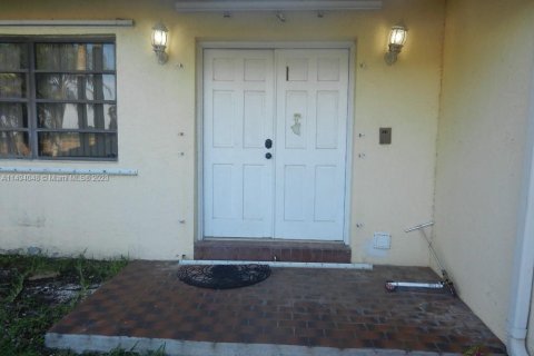 Casa en venta en Homestead, Florida, 4 dormitorios, 229.38 m2 № 865968 - foto 12