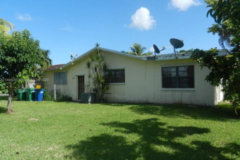 House in Homestead, Florida 4 bedrooms, 229.38 sq.m. № 865968 - photo 4