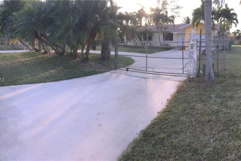 Villa ou maison à vendre à Homestead, Floride: 4 chambres, 229.38 m2 № 865968 - photo 3