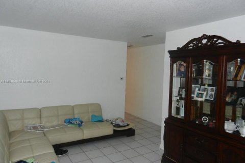 House in Homestead, Florida 4 bedrooms, 229.38 sq.m. № 865968 - photo 13