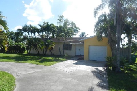 Villa ou maison à vendre à Homestead, Floride: 4 chambres, 229.38 m2 № 865968 - photo 2