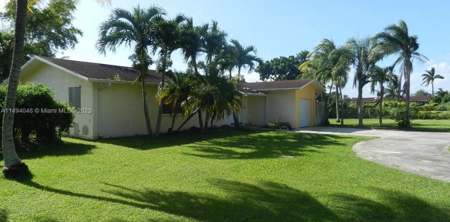 House in Homestead, Florida 4 bedrooms, 229.38 sq.m. № 865968