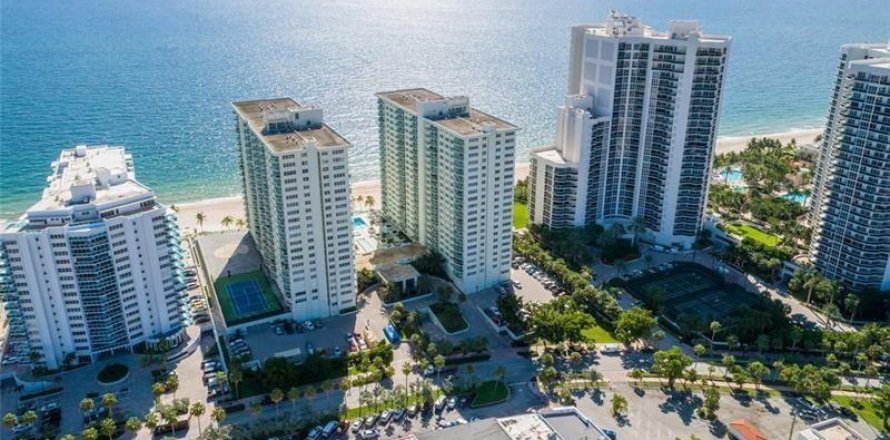 Condominio en Fort Lauderdale, Florida, 3 dormitorios  № 1179808