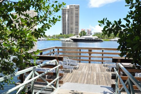 Condominio en alquiler en Aventura, Florida, 1 dormitorio, 69.68 m2 № 1092440 - foto 11