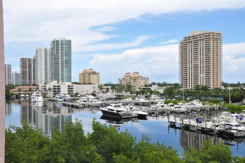 Copropriété à louer à Aventura, Floride: 1 chambre, 69.68 m2 № 1092440 - photo 1