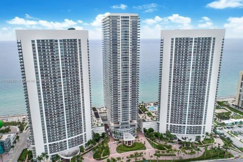 Condo in Hallandale Beach, Florida, 1 bedroom  № 1384147 - photo 7