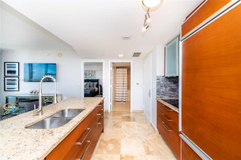 Condo in Hallandale Beach, Florida, 1 bedroom  № 1384147 - photo 21