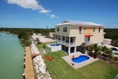 Casa en venta en Marathon, Florida, 4 dormitorios, 175.4 m2 № 1011057 - foto 1