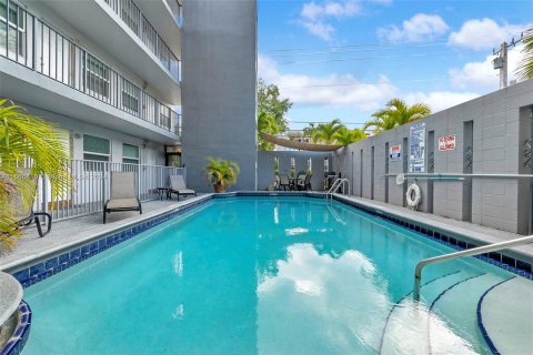 Condominio en venta en Fort Lauderdale, Florida, 1 dormitorio, 57.6 m2 № 1117158 - foto 14