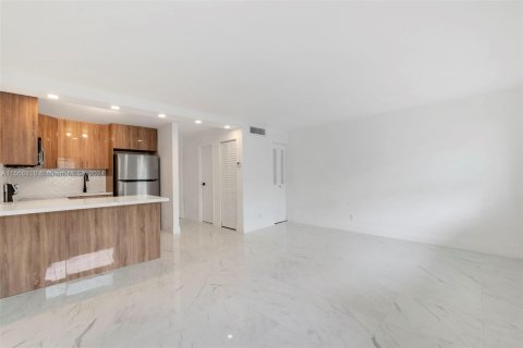 Condominio en venta en Fort Lauderdale, Florida, 1 dormitorio, 57.6 m2 № 1117158 - foto 22