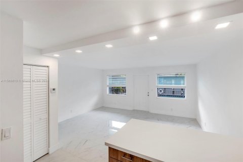 Condo in Fort Lauderdale, Florida, 1 bedroom  № 1117158 - photo 4