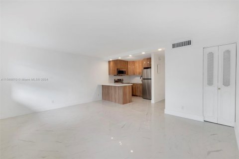 Condominio en venta en Fort Lauderdale, Florida, 1 dormitorio, 57.6 m2 № 1117158 - foto 2