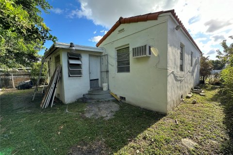 House in Miami, Florida 4 bedrooms, 133.31 sq.m. № 1117109 - photo 9