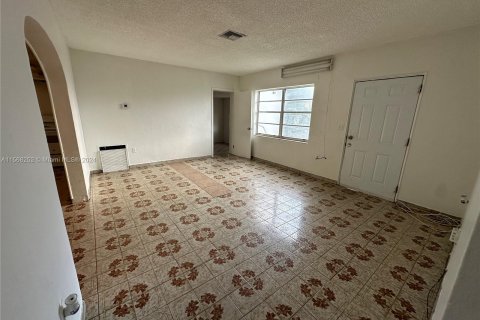 House in Miami, Florida 4 bedrooms, 133.31 sq.m. № 1117109 - photo 17