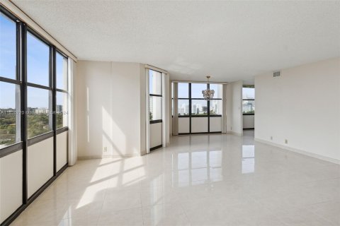 Condo in Miami, Florida, 2 bedrooms  № 1305824 - photo 5