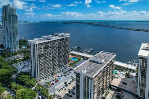 Condo in Miami, Florida, 2 bedrooms  № 1305824 - photo 2