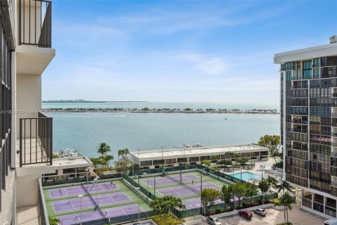 Condo in Miami, Florida, 2 bedrooms  № 1305824 - photo 1