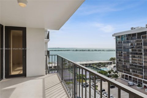 Condo in Miami, Florida, 2 bedrooms  № 1305824 - photo 11