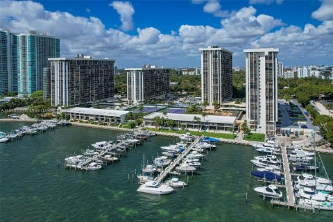 Condo in Miami, Florida, 2 bedrooms  № 1305824 - photo 21