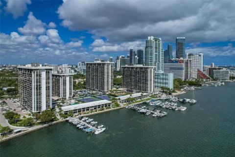 Condo in Miami, Florida, 2 bedrooms  № 1305824 - photo 30