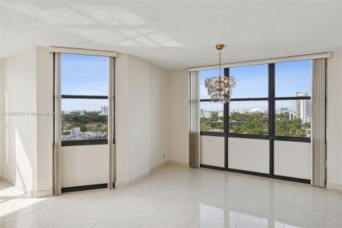 Condo in Miami, Florida, 2 bedrooms  № 1305824 - photo 6