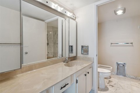 Condo in Miami, Florida, 2 bedrooms  № 1305824 - photo 15