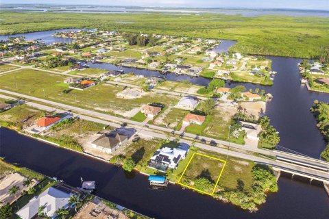 Купить земельный участок в Кейп-Корал, Флорида № 221433 - фото 4