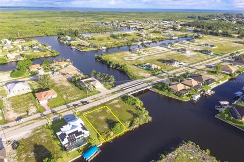 Купить земельный участок в Кейп-Корал, Флорида № 221433 - фото 8