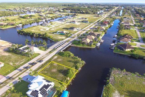 Купить земельный участок в Кейп-Корал, Флорида № 221433 - фото 3