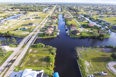 Купить земельный участок в Кейп-Корал, Флорида № 221433 - фото 2