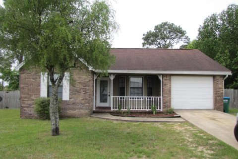 House in CRESTVIEW in Clermont, Florida 3 bedrooms, 107.4 sq.m. № 560343 - photo 1