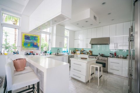 House in Key Biscayne, Florida 4 bedrooms, 477.8 sq.m. № 974662 - photo 8