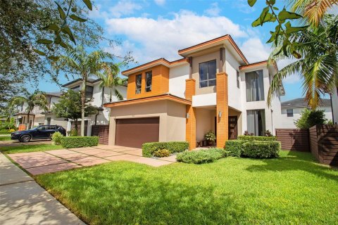 Casa en venta en Miami, Florida, 4 dormitorios, 241.27 m2 № 1391615 - foto 1