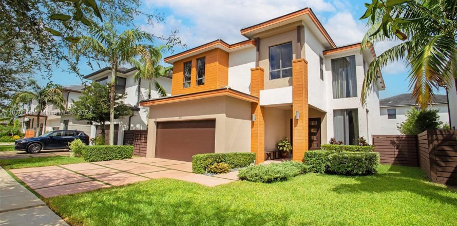 House in Miami, Florida 4 bedrooms, 241.27 sq.m. № 1391615