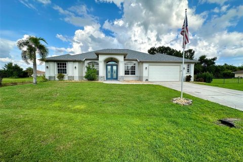 Villa ou maison à louer à Punta Gorda, Floride: 3 chambres, 198.9 m2 № 1371830 - photo 1