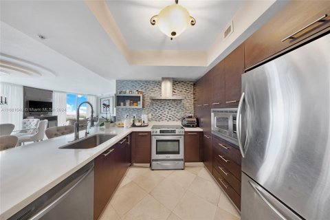 Condo in Sunny Isles Beach, Florida, 3 bedrooms  № 1417236 - photo 18