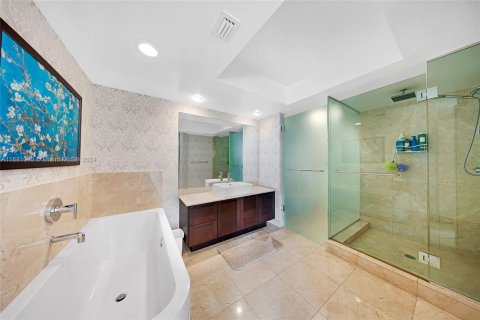 Condo in Sunny Isles Beach, Florida, 3 bedrooms  № 1417236 - photo 24